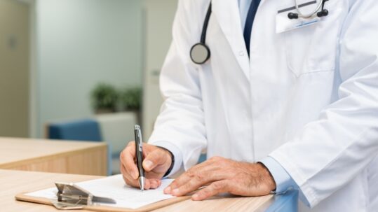 I chiarimenti del MLPS sull'obbligo di visita medica di rientro in caso di malattia lunga